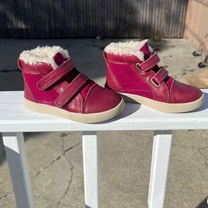 Ugh boots toddler size 10